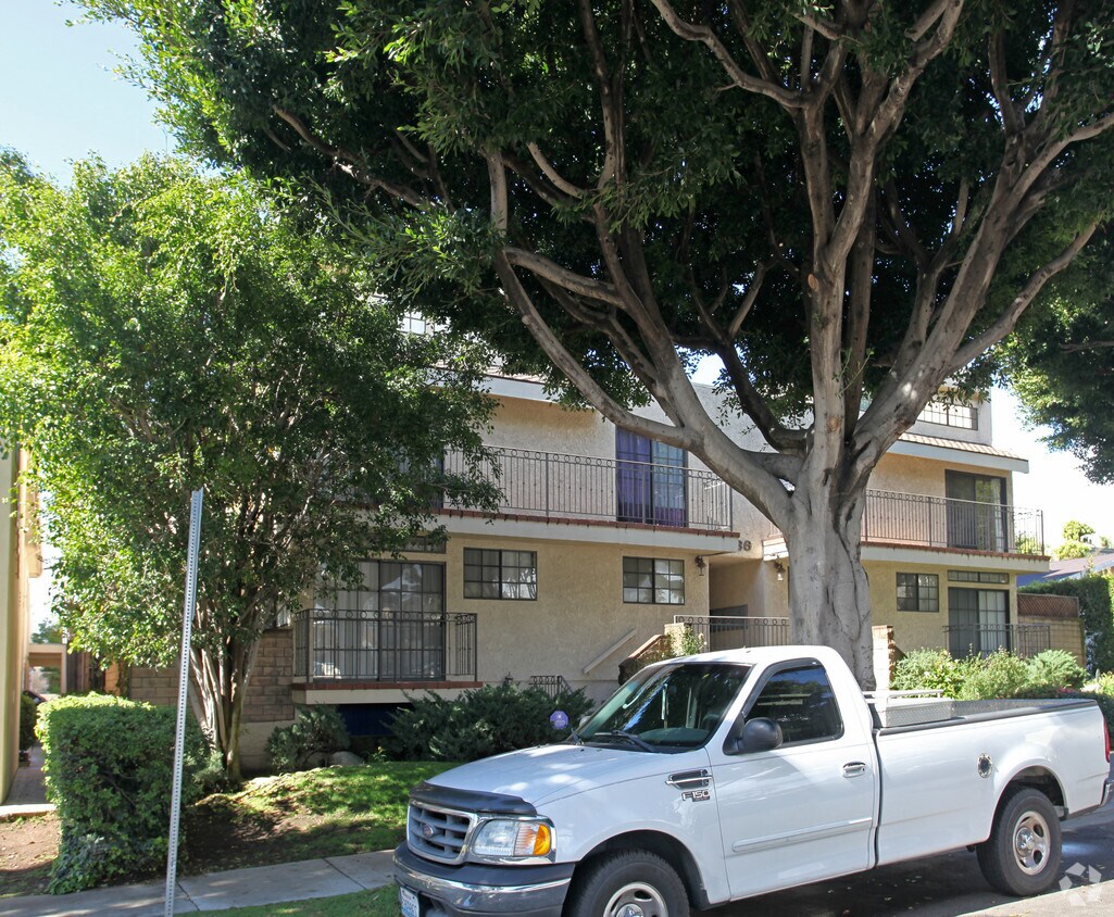 Building Photo - 1236 Chelsea Ave