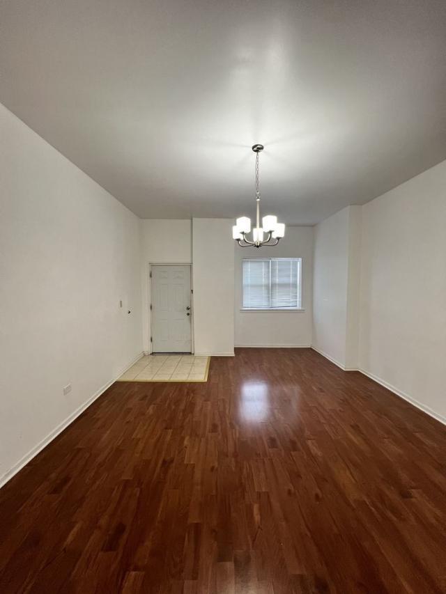 Building Photo - 3 bedroom in Chicago IL 60632