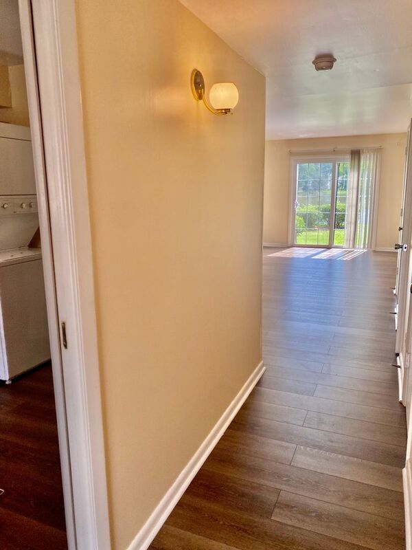 Building Photo - 210 Walnut Blvd