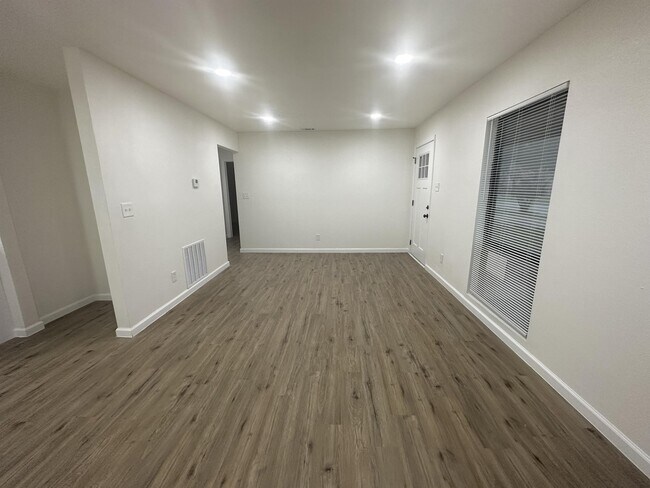 Foto del edificio - 10809 Sharondale Ln