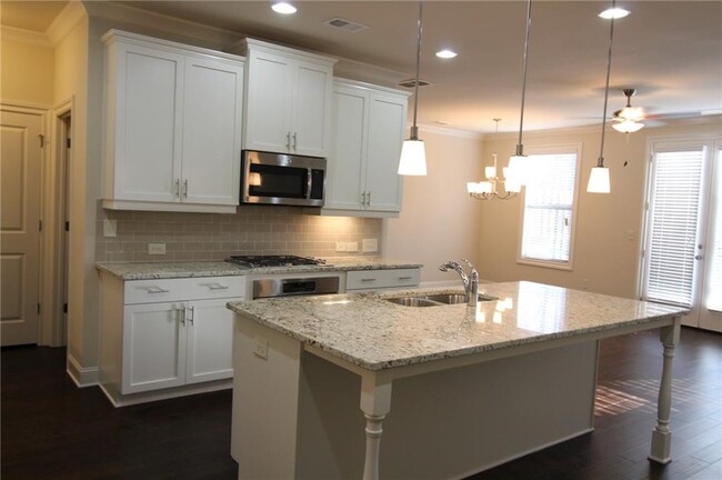 Building Photo - 3880 Glenview Club Ln