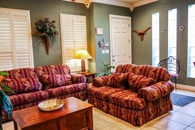 Foto del edificio - 117 E Lantana St