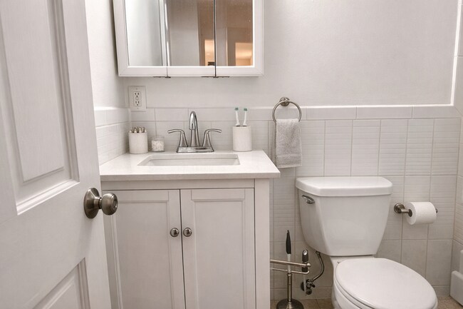 Foto del edificio - 166 Lake Shore Rd