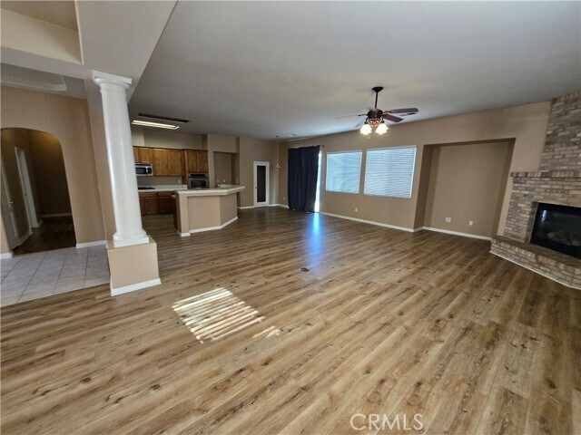 Foto del edificio - 11110 Snowcreek Falls Ave