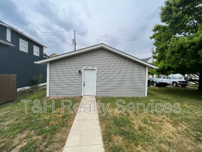Building Photo - 2010 N College Ave