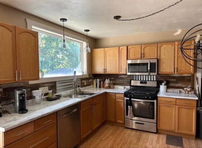 Foto del edificio - 324 W Milwaukee St