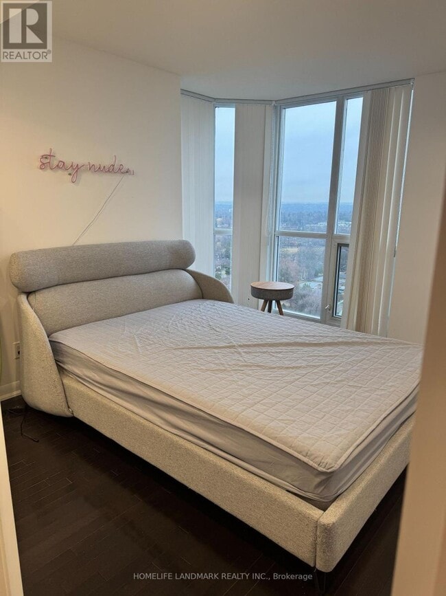 Building Photo - 5791 Yonge St