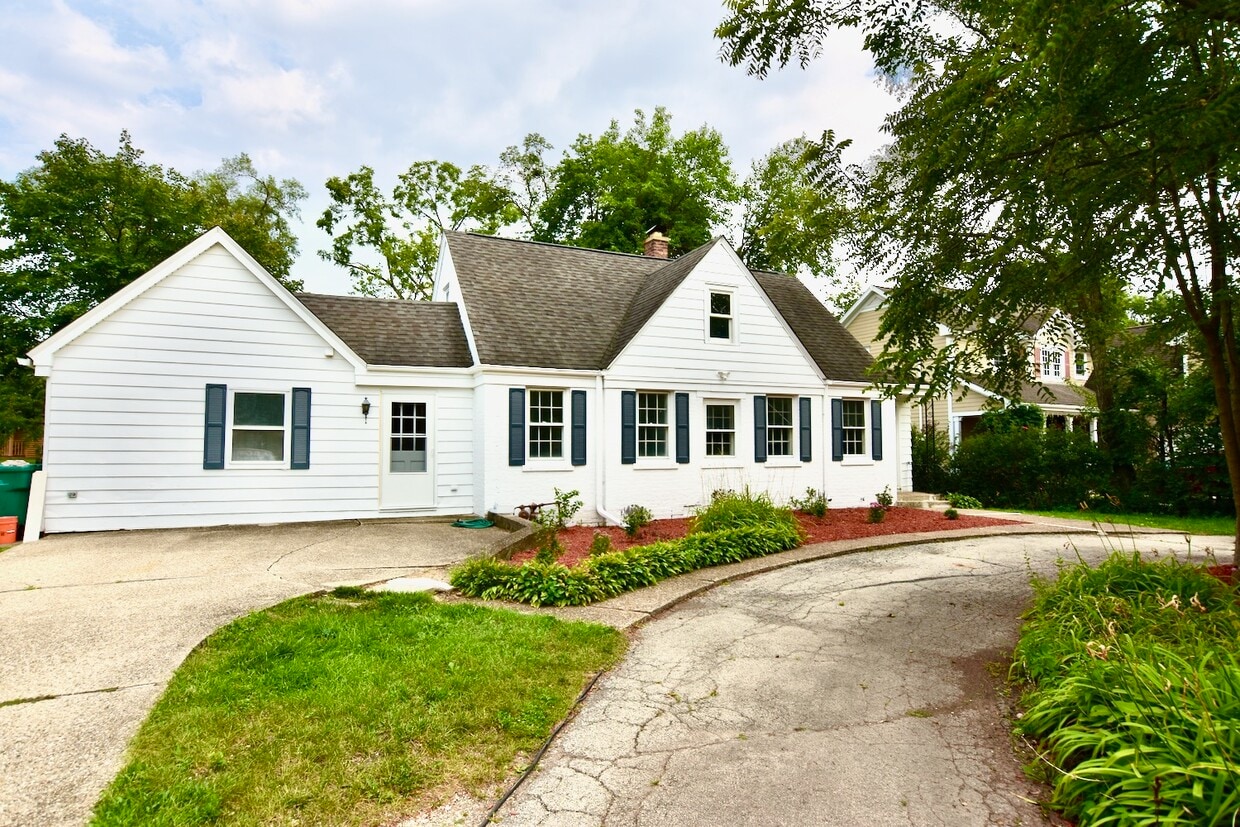 Primary Photo - 619 Hillside Rd