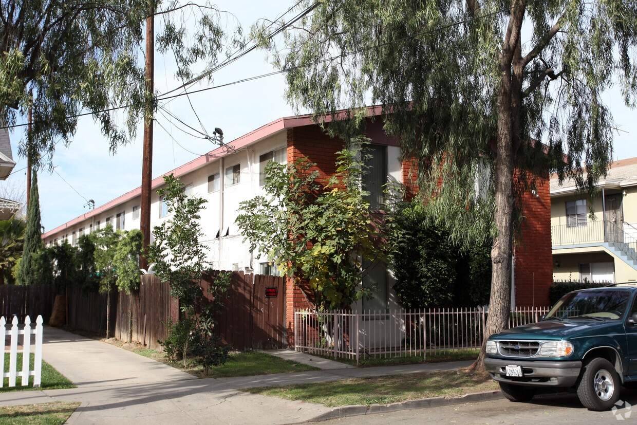 Building Photo - 605 Walnut Ave