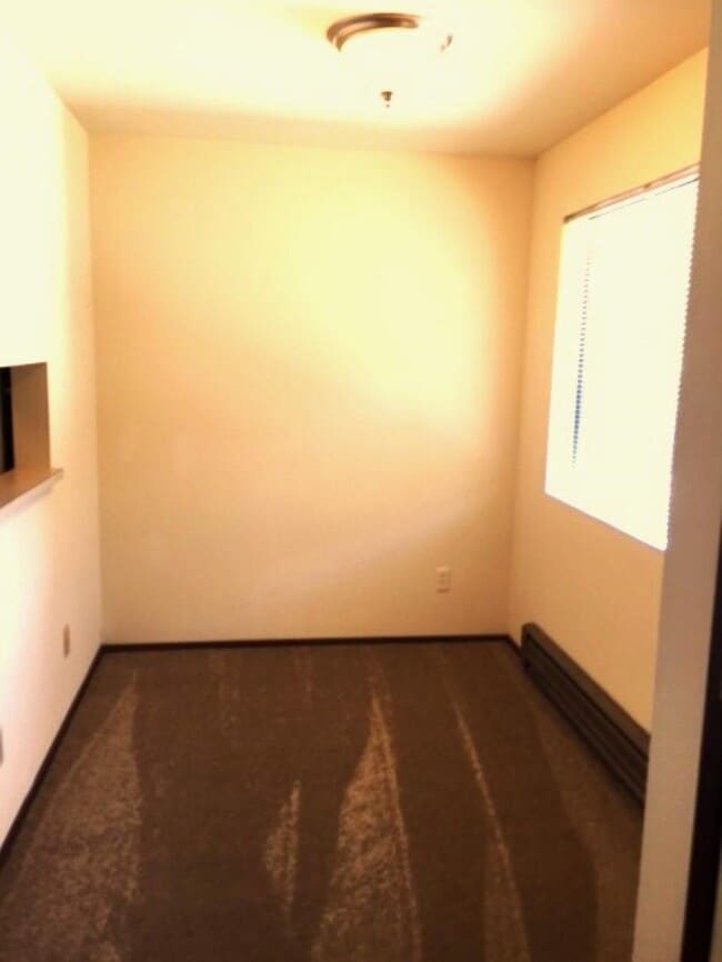 Building Photo - 2720 60 Ave SW - 2 bedrooms