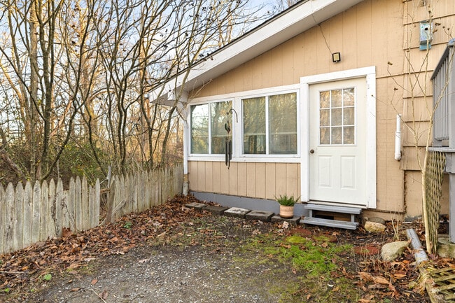 Building Photo - 15 Egypt Ln