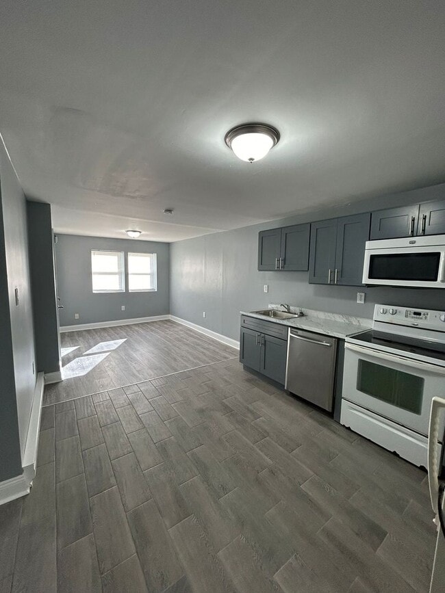 Foto del edificio - NEW 2 BED 1 BATH APARTMENT FIRST FLOOR