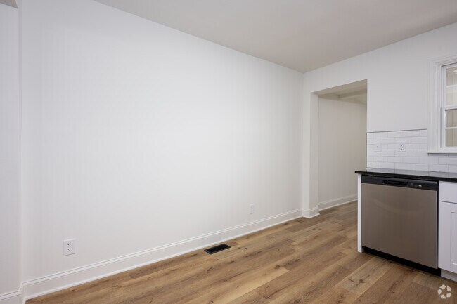 3 habitaciones, 2 baños - 1023 pies cuadrados - Comedor - Old Town Heights