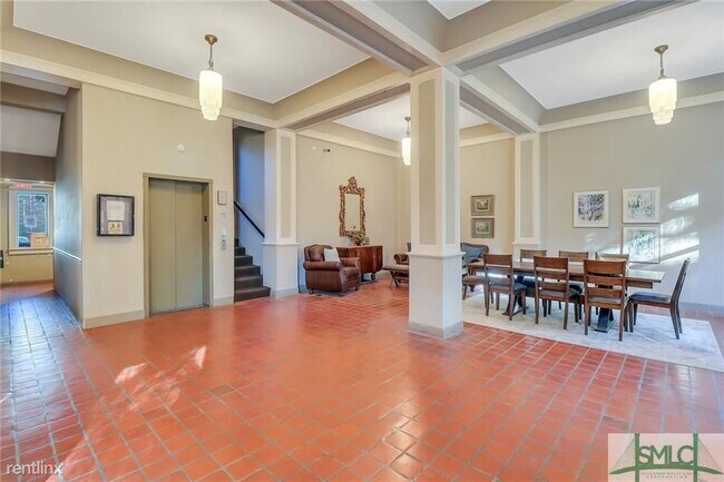 Foto del edificio - 1 br, 1 bath Condo - 106 W Gwinnett St Apt A2