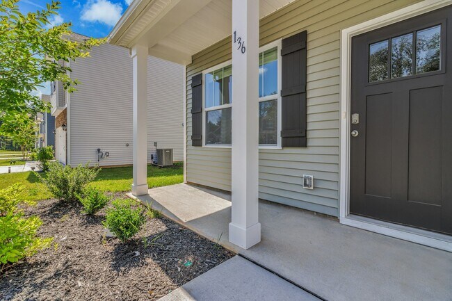Building Photo - 136 Ashelyn Pk Dr