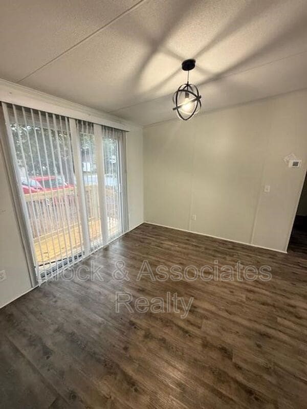 Foto del edificio - 103 W Strider St