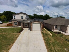 Building Photo - 2107 Wildewood Dr