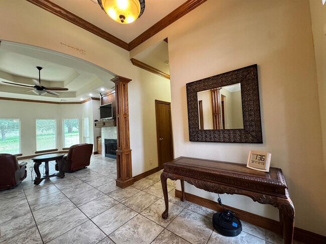 Foto del edificio - 8147 Shadow Lake Dr