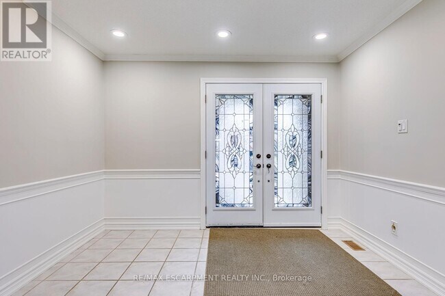 Building Photo - 1362 Pilgrims Way