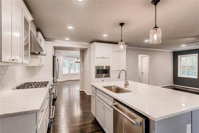 Building Photo - 9590 Roberts Dr