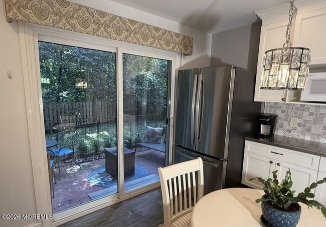 Building Photo - 96 East Ave