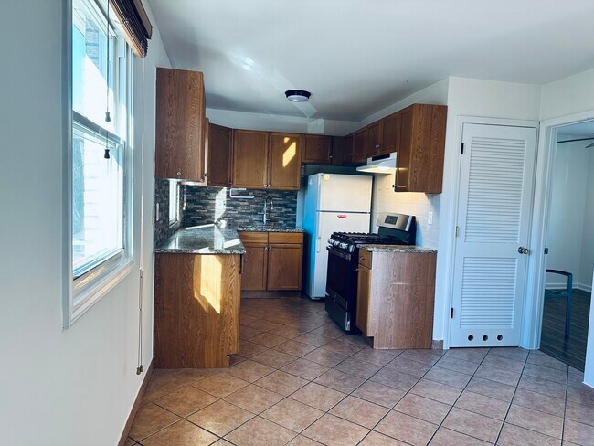 Foto del edificio - 6734 W Dakin St