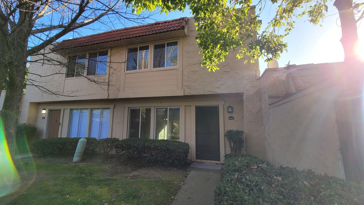 Primary Photo - 8623 La Riviera Dr