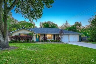 Building Photo - 5019 Oak Forest Dr