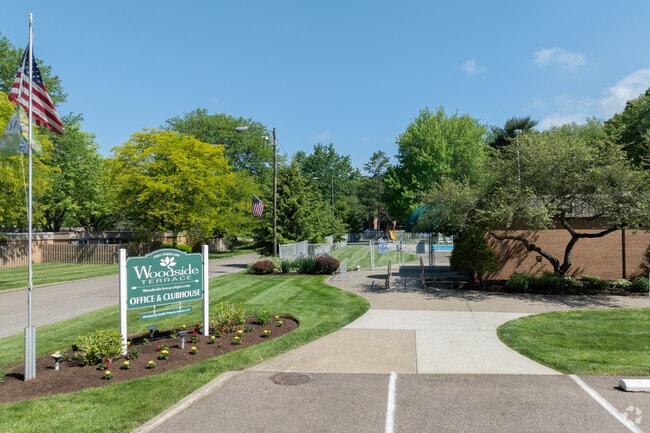 Building Photo - Woodside Terrace Apartments