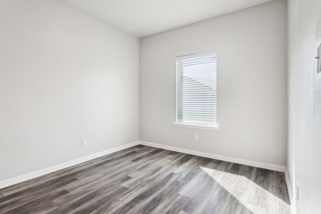 Building Photo - 4-Bed, 2-Bath Home in Slidell – Move-In Re...
