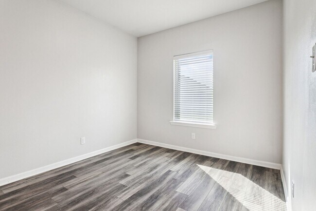 Foto del edificio - 4-Bed, 2-Bath Home in Slidell – Move-In Re...