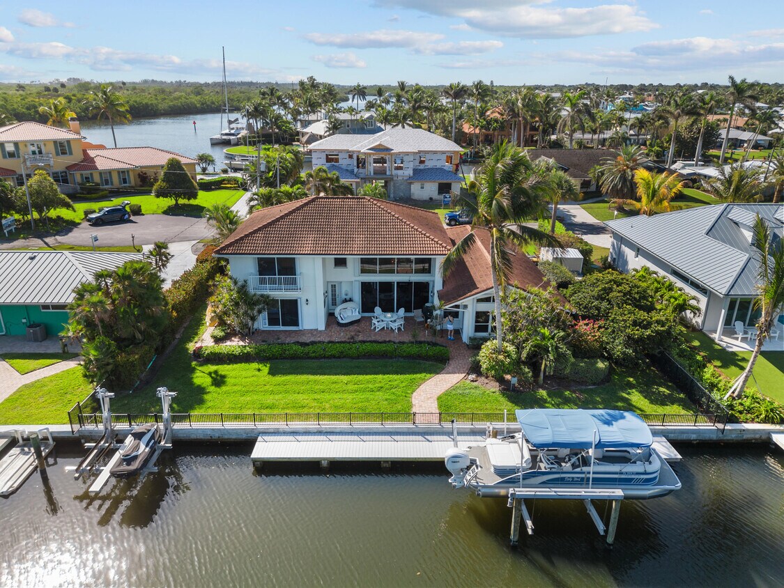 Foto principal - 8565 SE Palm St