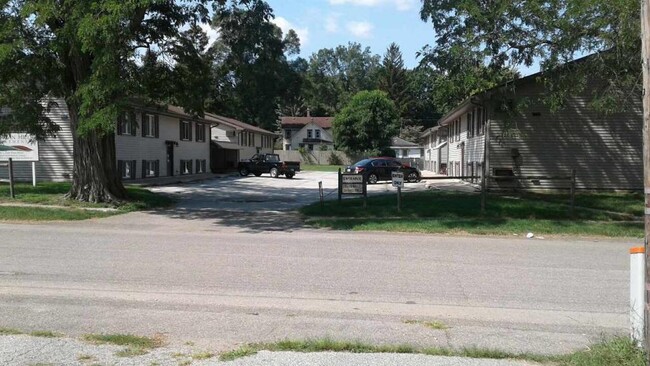 Building Photo - 266 S Paw Paw St