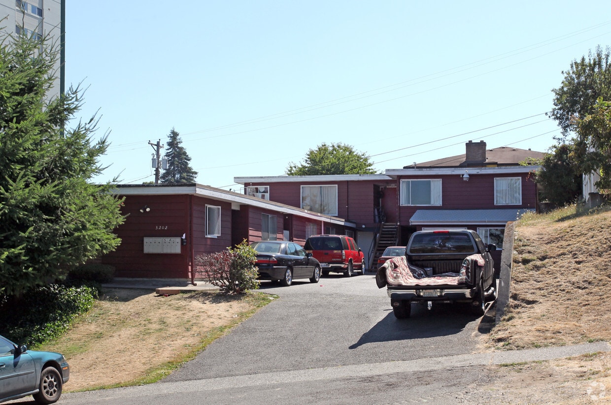 Primary Photo - Pacific Terrace
