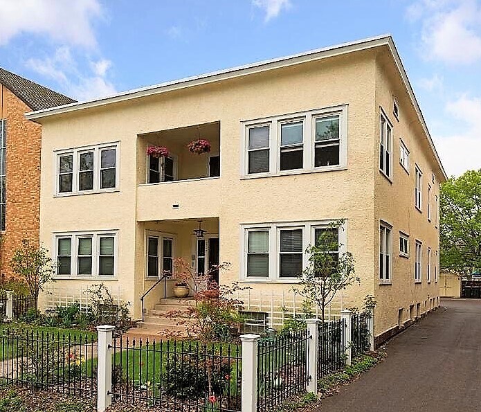 Front - 1909 11th Ave S
