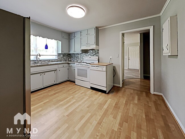 Building Photo - 704 Mimosa Dr