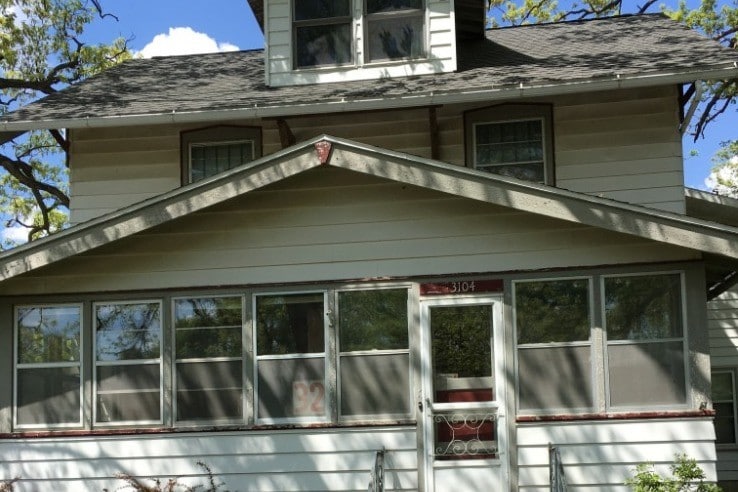 Front of house with screened in porch - 3104 Grand Blvd