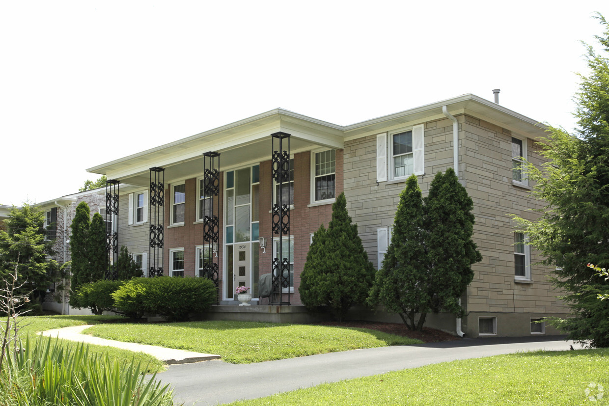 Building Photo - 1934 Gardiner Ln