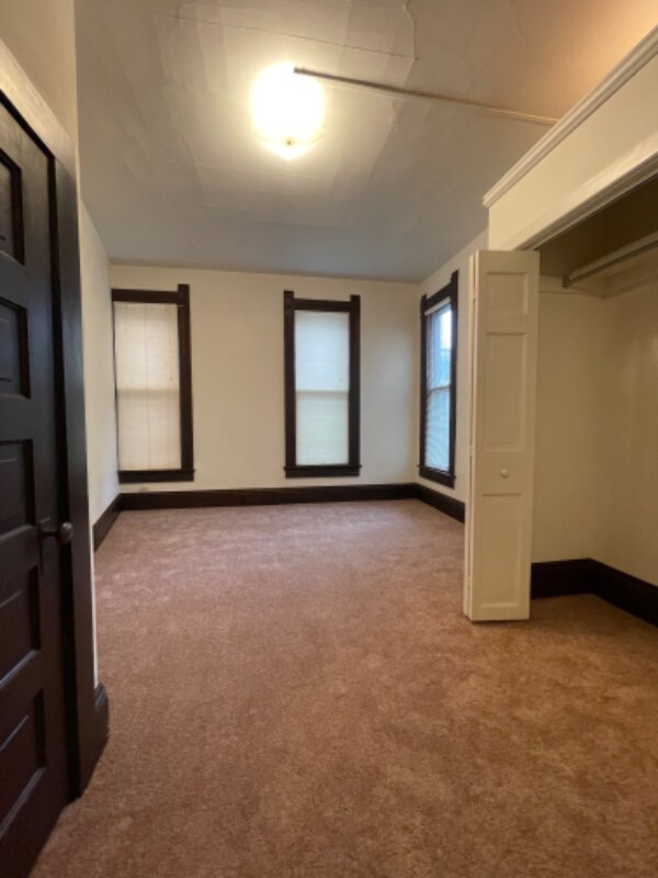 Building Photo - 806 Columbia Ave
