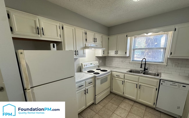 Building Photo - 34 N Idlewild St