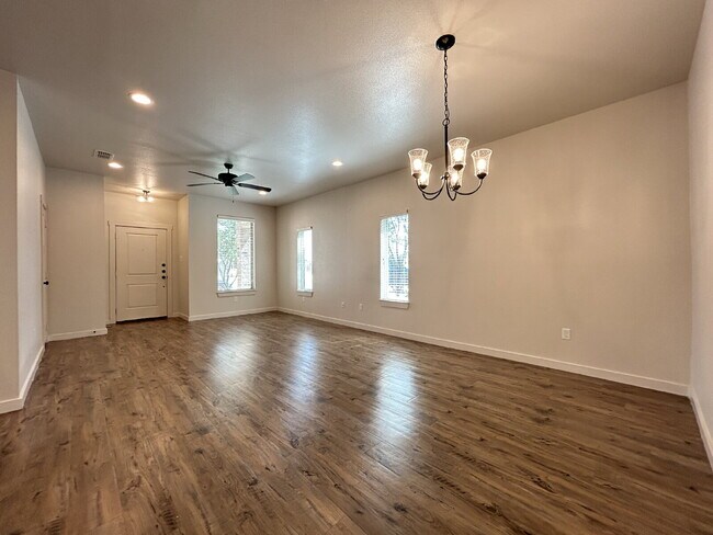 Building Photo - A 2 Bedroom, 2 Bath waiting to be called y...