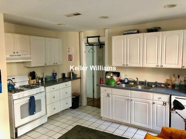 Primary Photo - 21 Bucknam St