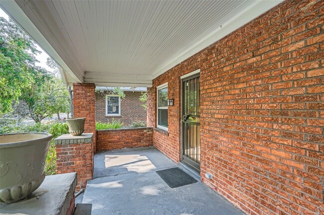 Building Photo - Amazing Location! 7th Avenue Historic Dist...