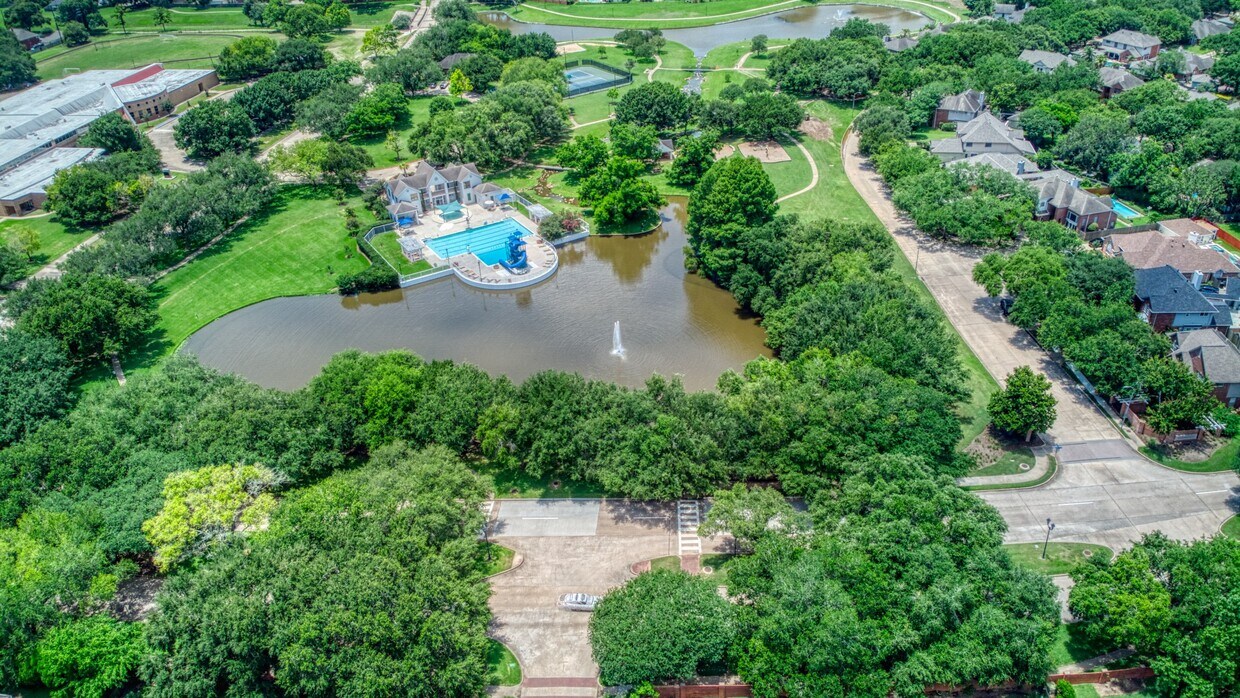 Foto del edificio - 427 Birch Hill Dr