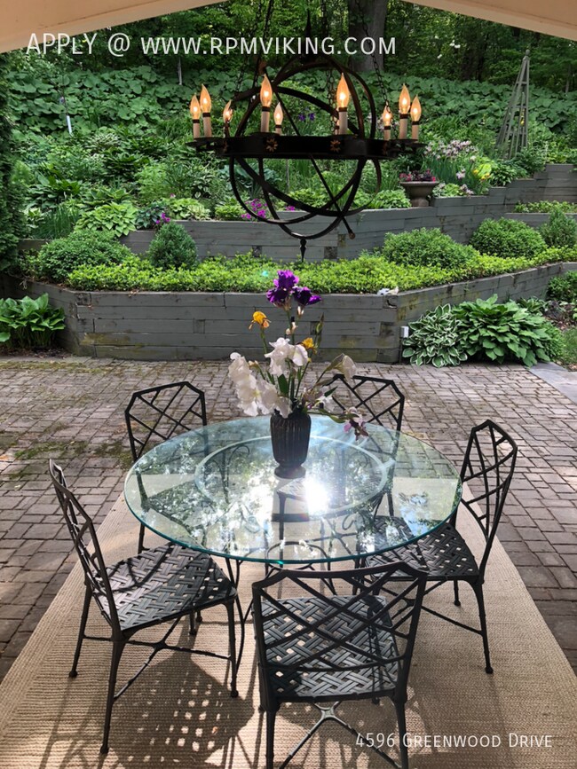 Foto del edificio - Luxury 5 Bed 4 Bath Home. Available Octobe...