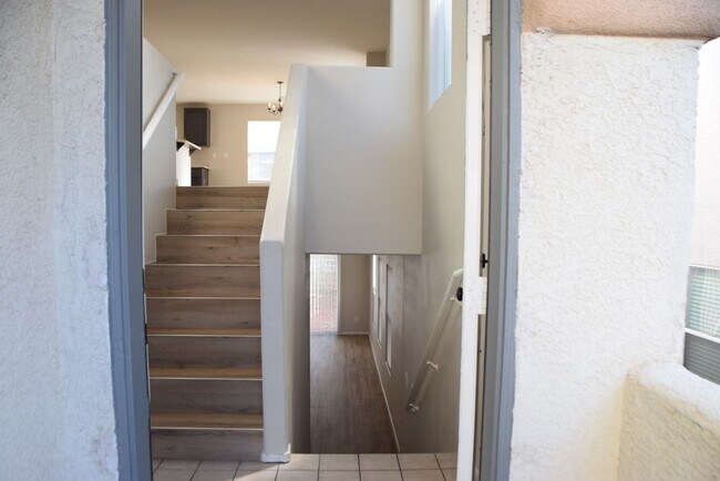 Building Photo - $2,300.00 p/m BEAUTIFUL SOUTHWEST SPLIT HOME!