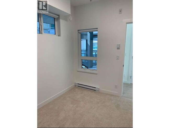 Photo du bâtiment - 2345 Rindall Ave