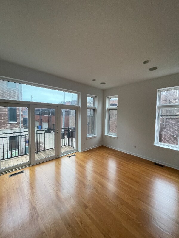 Foto del edificio - 2849 N Hermitage Ave