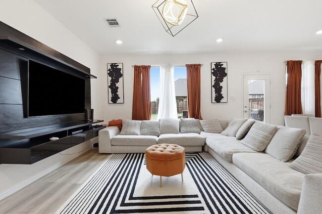 Photo - 1728 Pegasus Drive Unit House