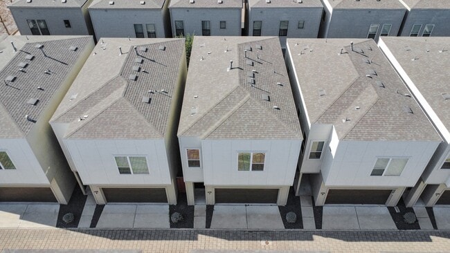 Building Photo - 608 Thornton Rd